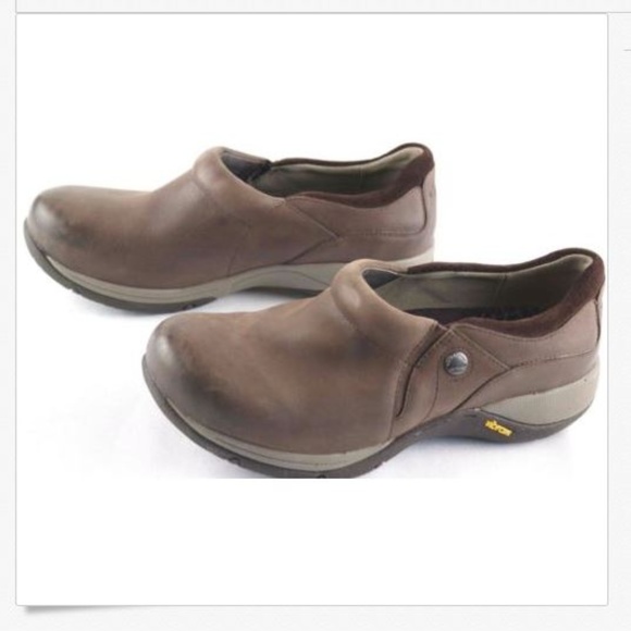 dansko vibram shoes